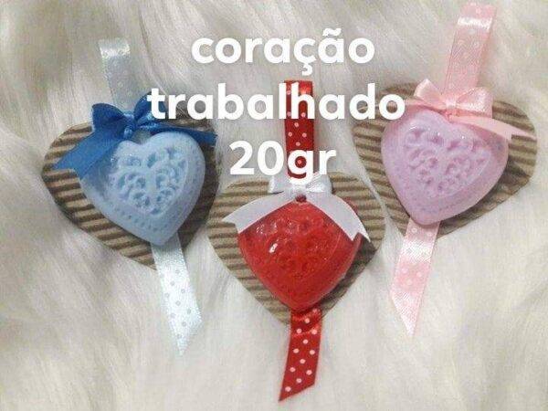 Sabonete Artesanal Coraçao Trabalhado com fundo em cartão canelado para Casamentos, Aniversários