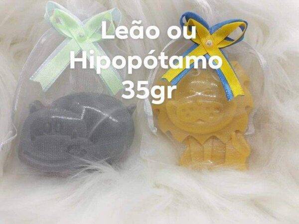 Sabonete Artesanal nicial com coroa aplicada para Baptizados, aniversários, chá de bebé