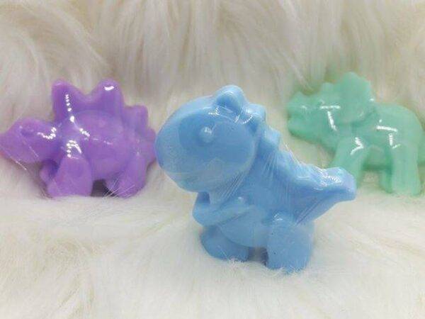 Sabonete Artesanal nicial com coroa aplicada para Baptizados, aniversários, chá de bebé