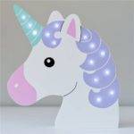 Unicórnio decorado com luzes