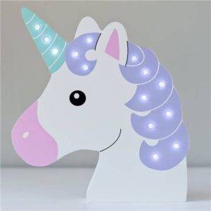Unicórnio decorado com luzes