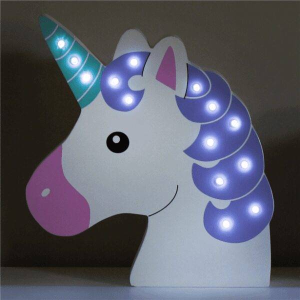 Unicórnio decorado com luzes