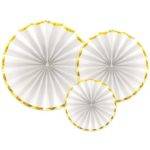 Ventiladores de papel branco e dourado