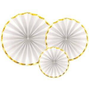 Ventiladores de papel branco e dourado