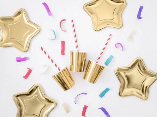 6 PRATOS 23 CM FORMA ESTRELA DOURADO FOIL