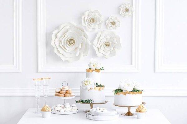 Cenário de flores de papel, creme claro, mistura
