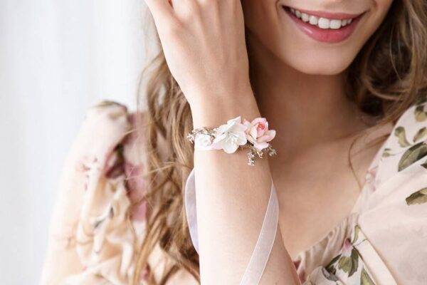 Corsage de pulso de flor, pêssego claro