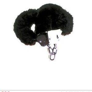 Algemas com Pelo Preto